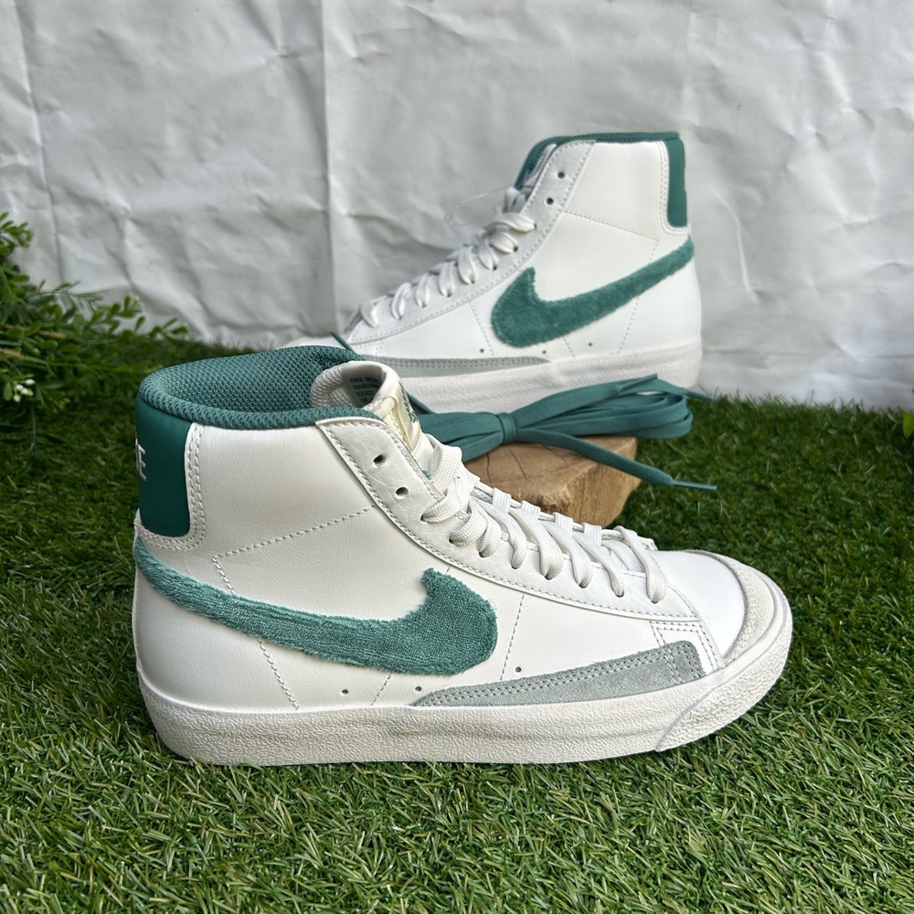 Nike Blazer Mid '77 Premium Resort and Sport Casual  Sneakers  Sz 4Y unisex NEW - Picture 8 of 17